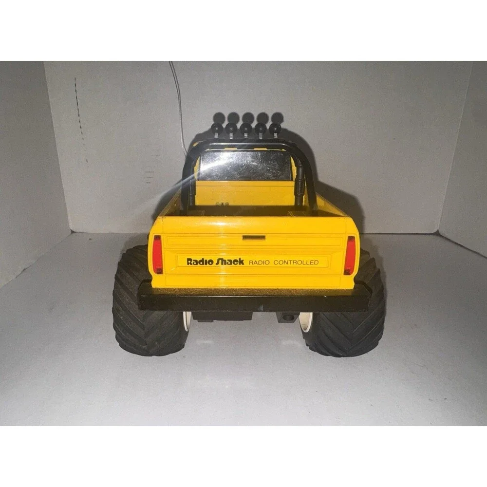 Vintage Radio Shack 4x4 Off Roader RC Truck 27MHz w/ Remote Untested